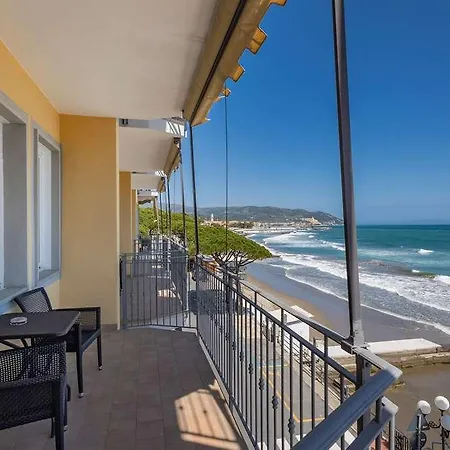 Hotel Palace Diano Marina