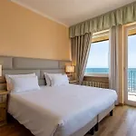 Hotel Palace *