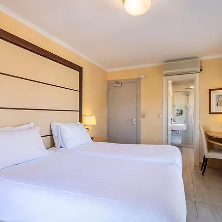 Palace Hotel *