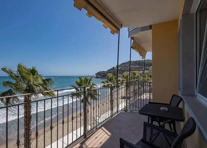 Palace * 迪亚诺马里纳